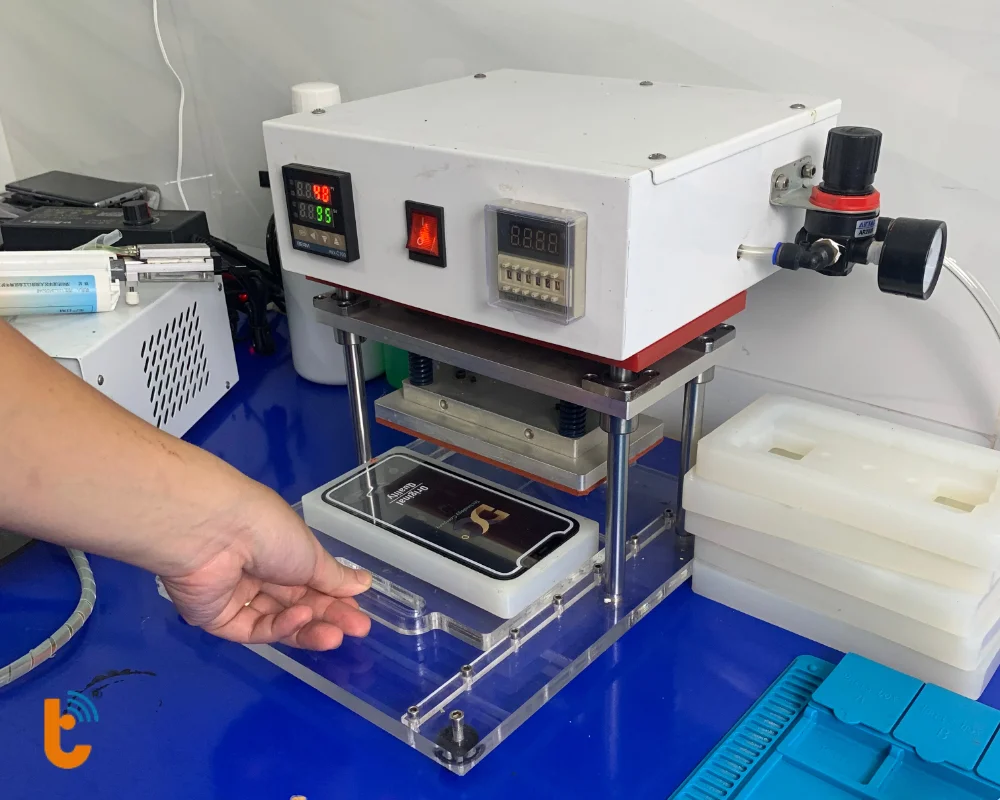 Thiết bị thay pin tại Thành Trung Mobile