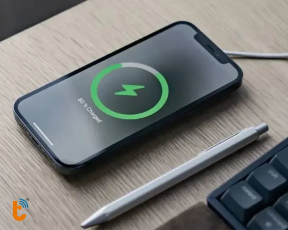 Cắm sạc để kiểm tra pin