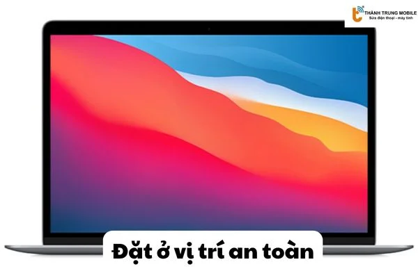 Đặt Macbook ở vị trí an toàn