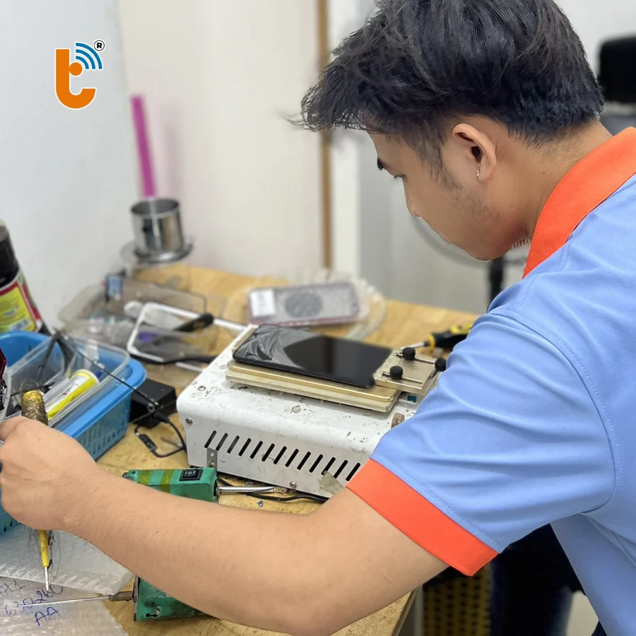 TRang thiết bị phục vụ cho sửa điện thoại tại Thành Trung Mobile