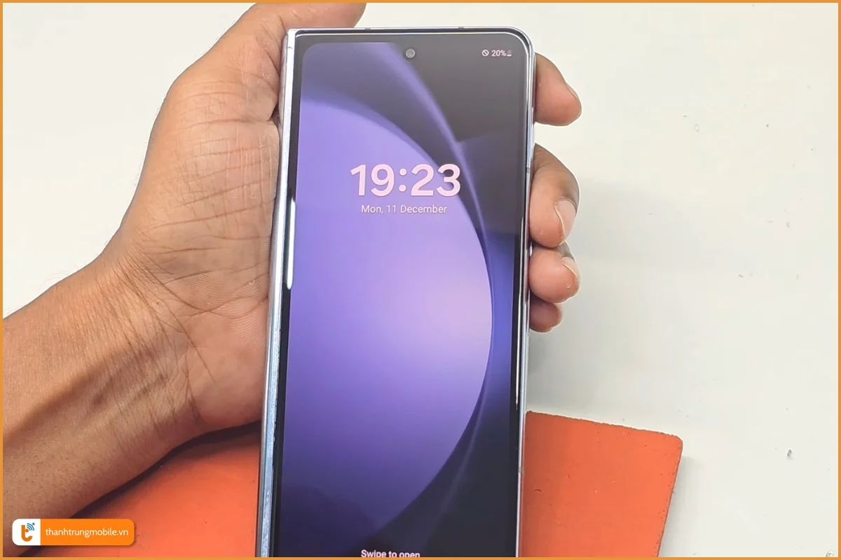 Ép kính màn hình ngoài Samsung Galaxy Z Fold 6 zin đẹp - Thành Trung Mobile