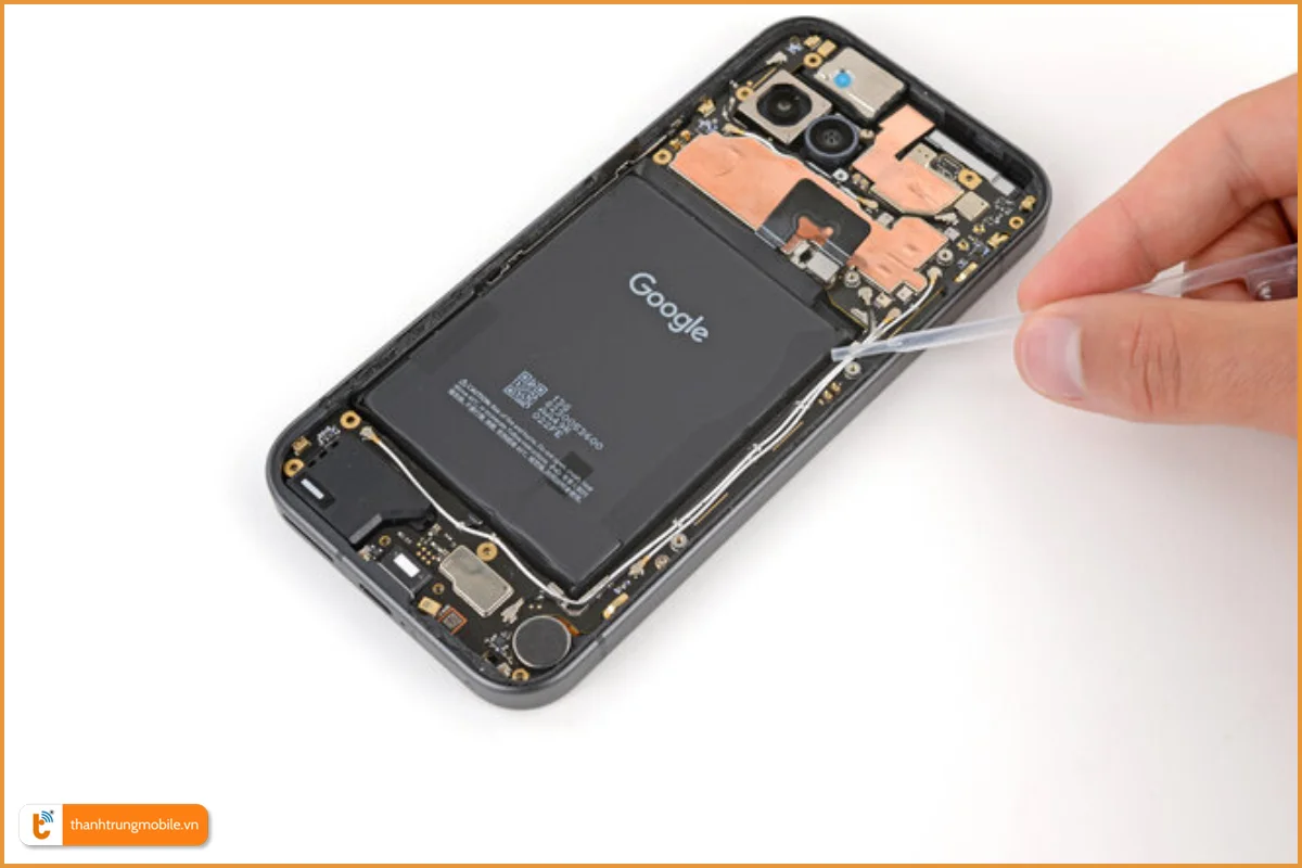 Google Pixel 9A lỗi pin chai phù cần thay mới