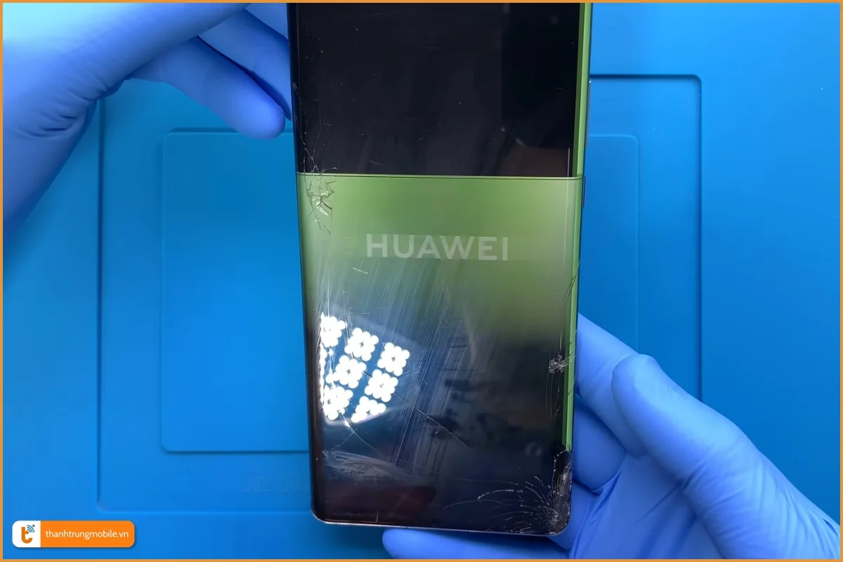 Huawei Mate 40 Pro Plus sọc hư màn hình