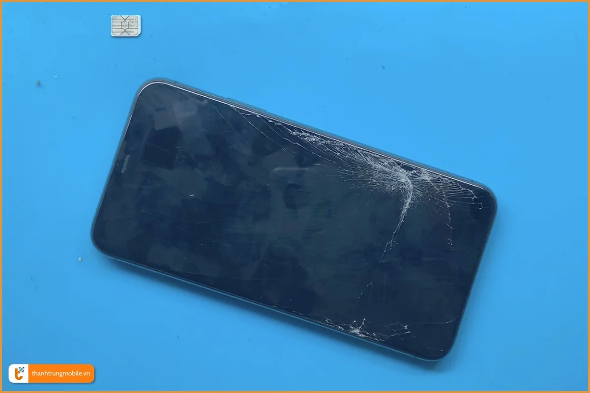 iPhone 11 Pro Max bể vỡ mặt kính