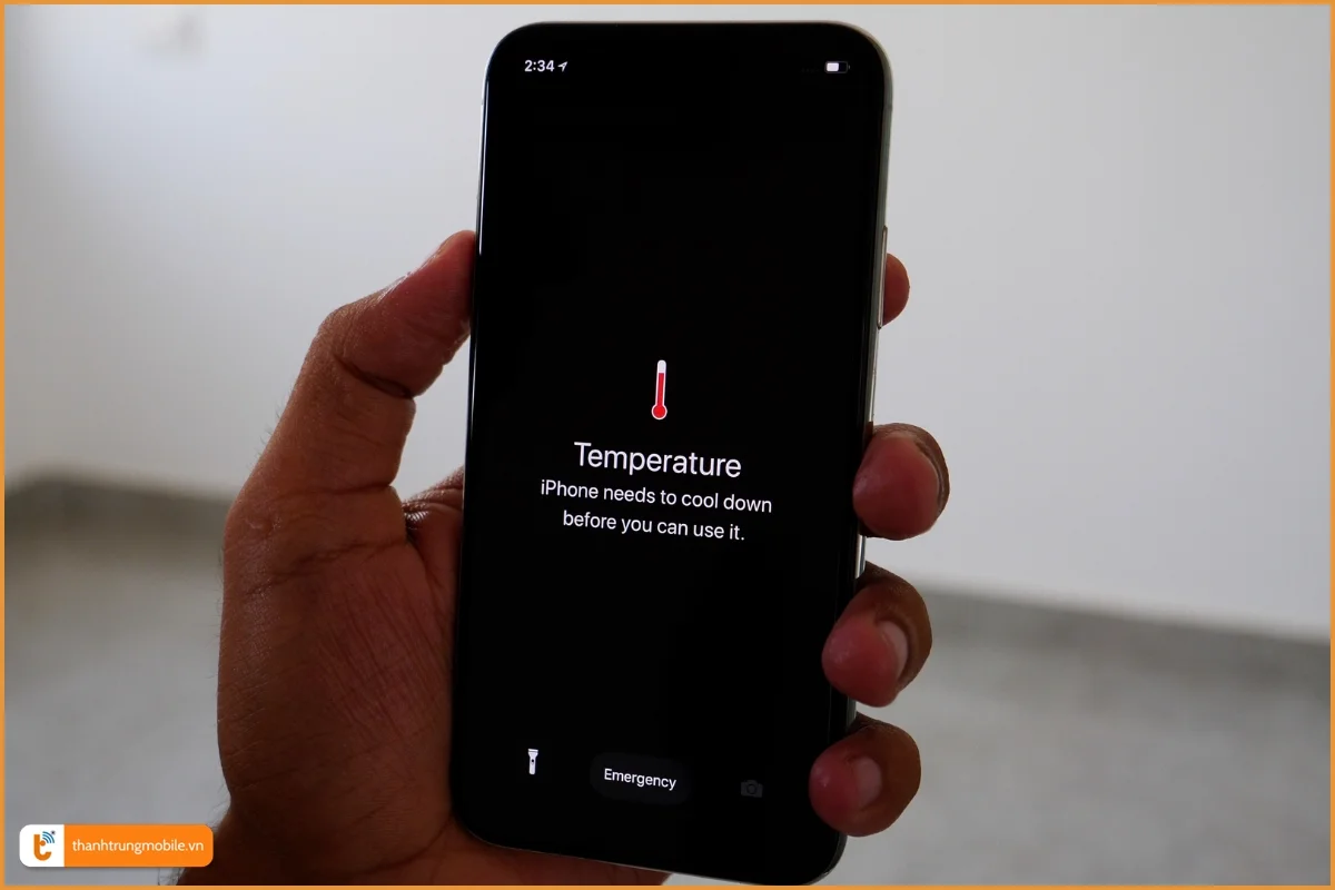 iPhone báo nhiệt độ cao