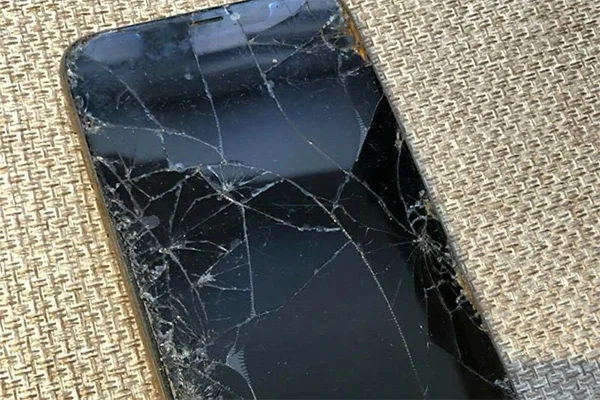  iPhone XS Max bị vỡ màn hình