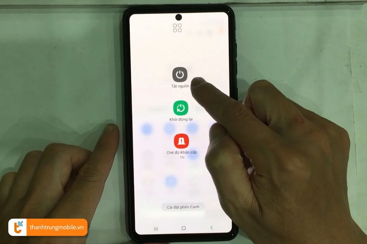 Khởi động lại điện thoại Samsung