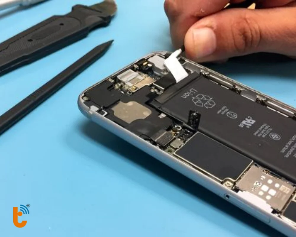 Nên thay pin iPhone chính hãng và chọn trung tâm uy tín