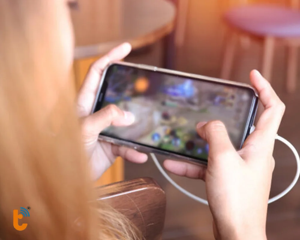 Ngưng ngay việc vừa sạc vừa sử dụng để bảo vệ pin