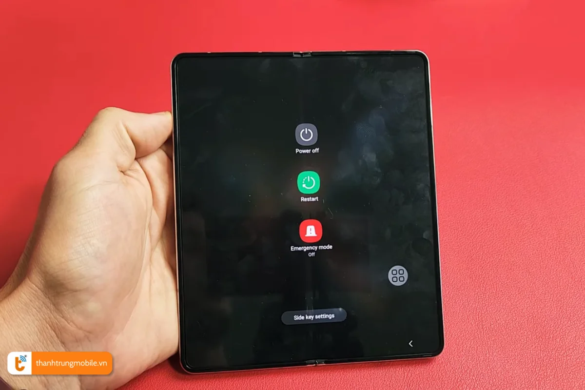 Nút nguồn Samsung Galaxy Z Fold 4 bị hỏng không dùng được