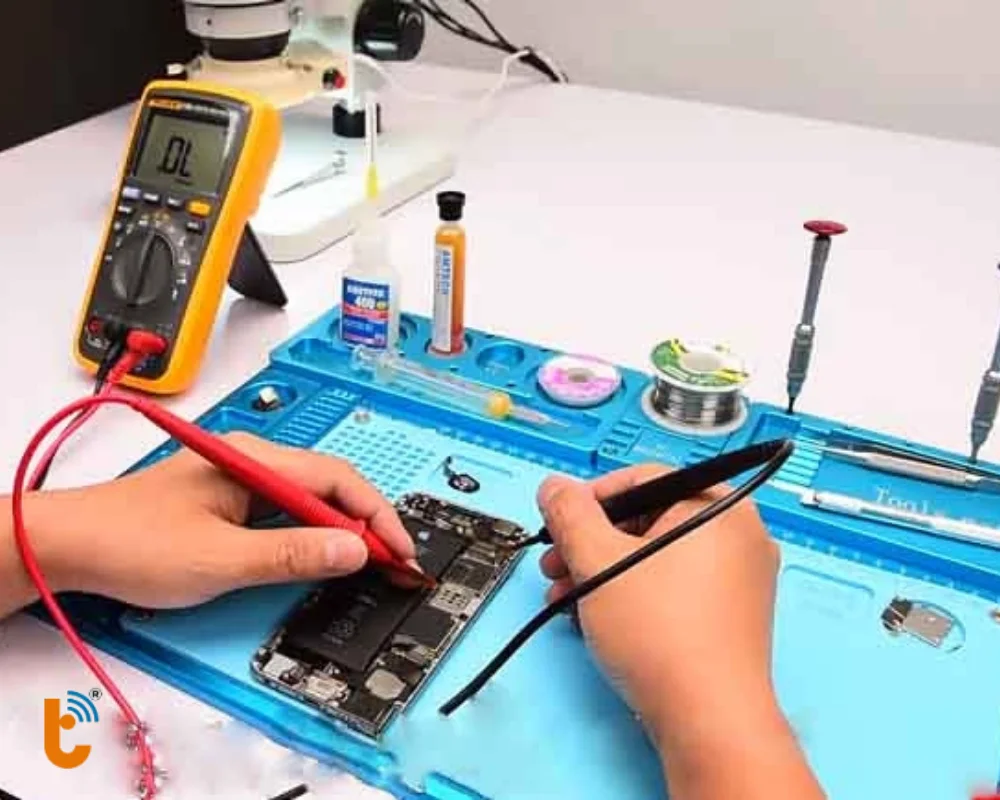 Quá trình tháo lắp được thực hiện bằng thiết bị chuyên dụng