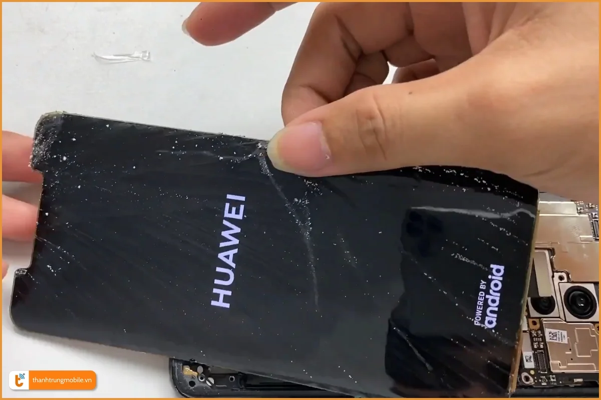 Quy trình ép kính Huawei Mate 50 Pro