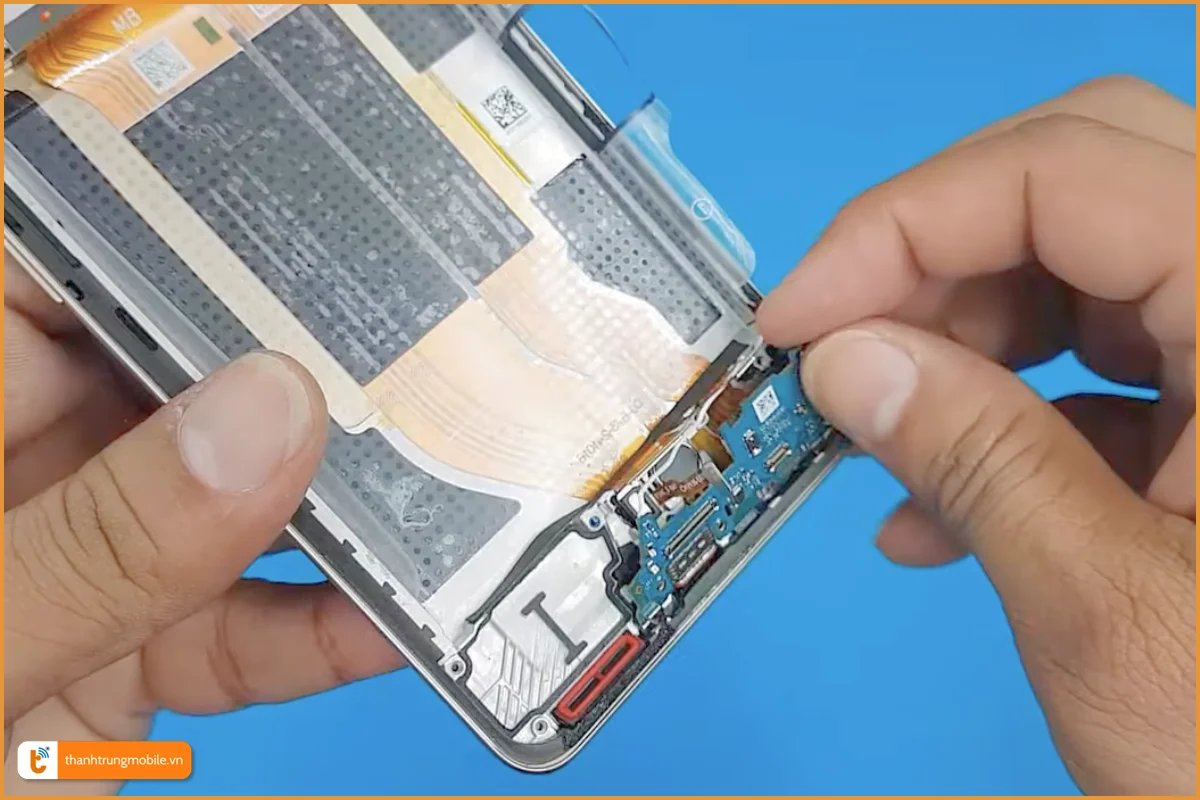Quy trình thay chân sạc Realme 14 Pro 5G