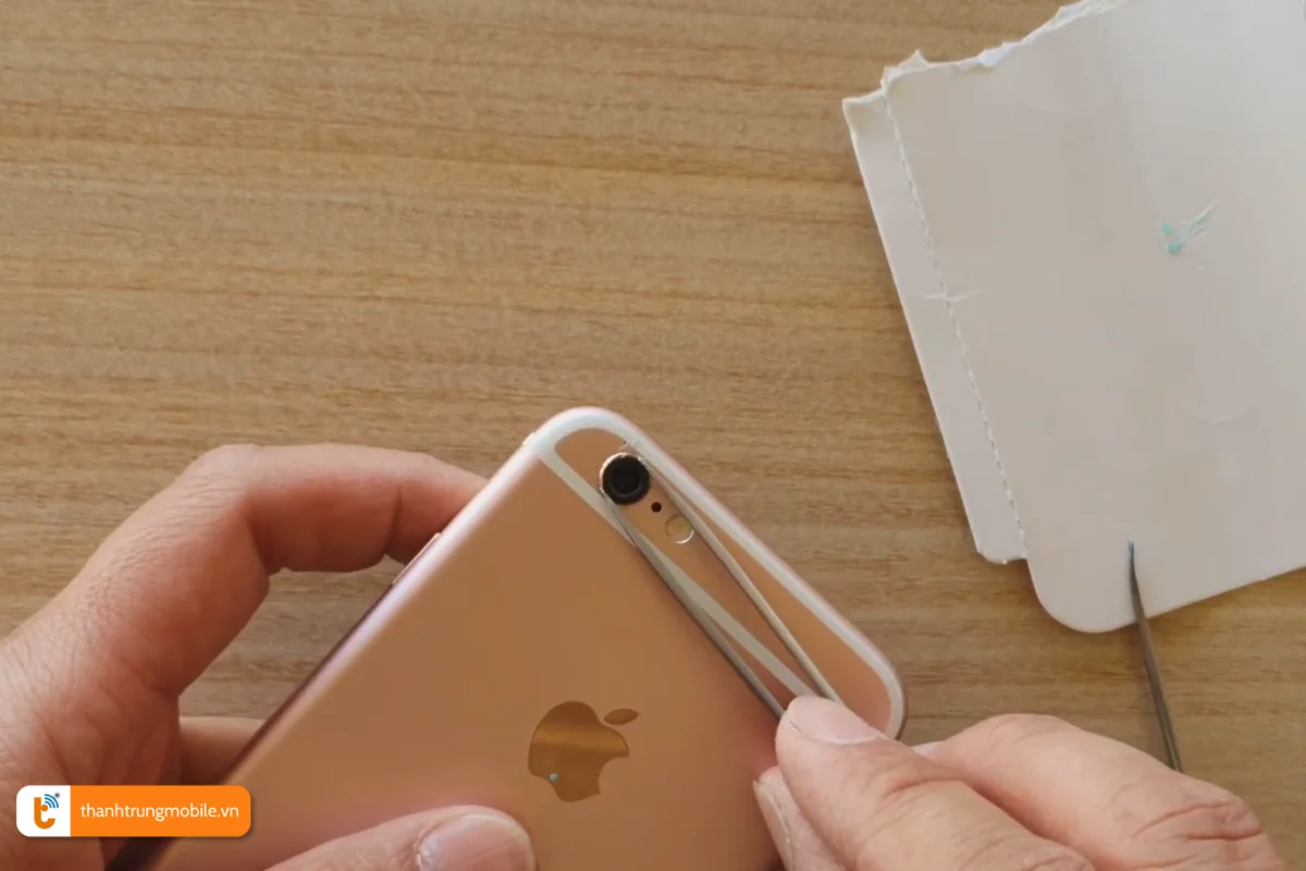 Quy trình thay kính cam cho iPhone 6 Plus tại Thành Trung Mobile