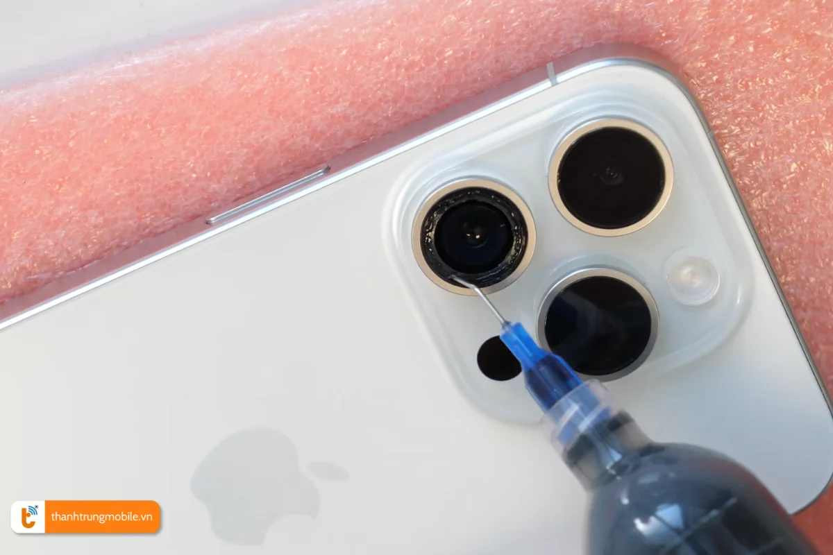 Quy trình thay kính cam iPhone 15 Pro tại Thành Trung Mobile