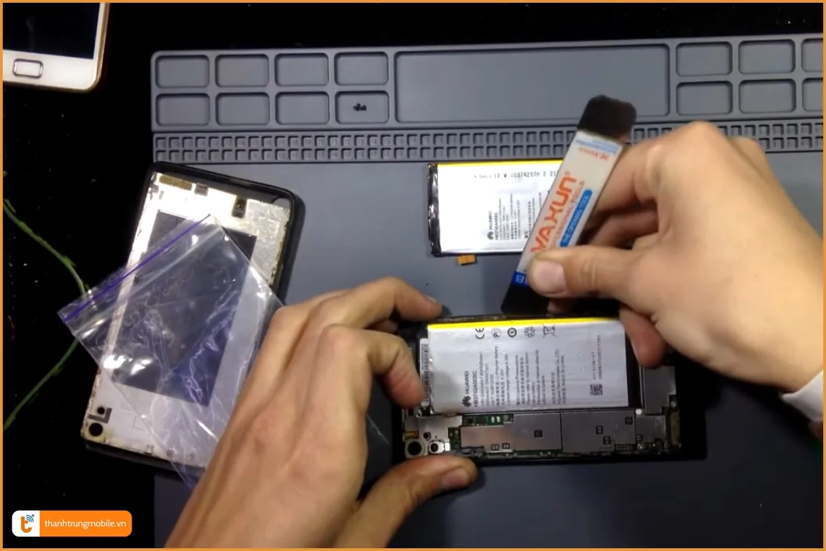 Quy trình thay pin Huawei Ascend P7