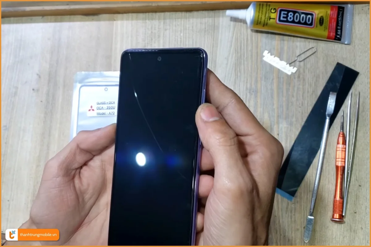 Samsung Galaxy A72 bị nứt mặt kính