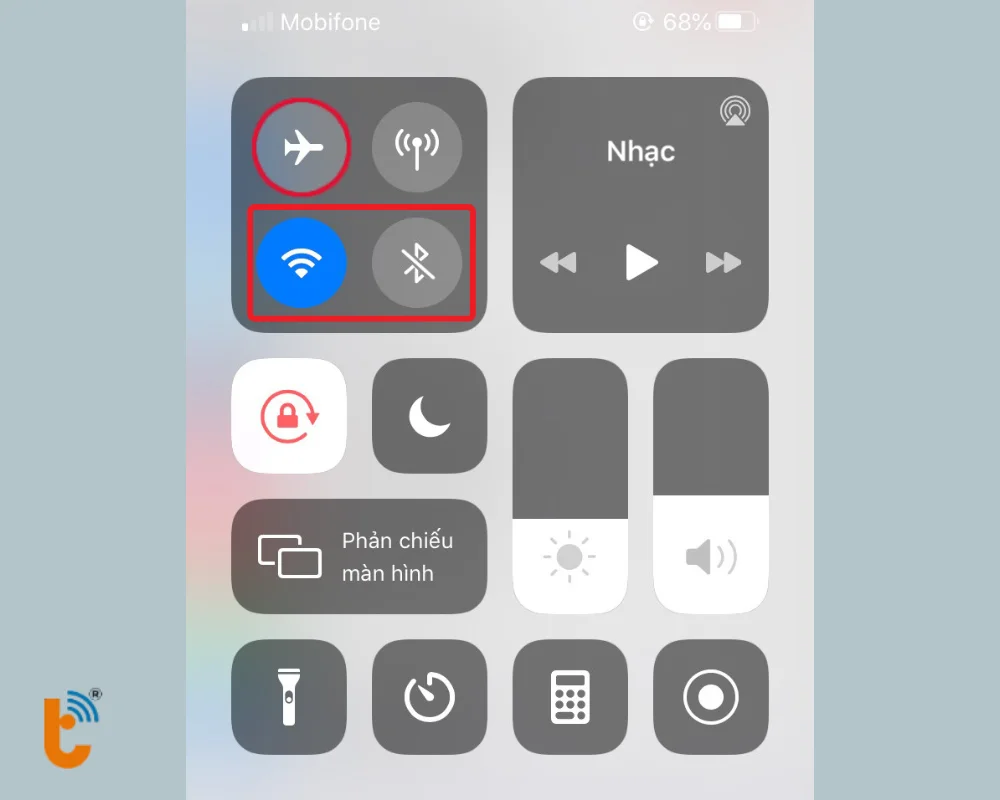 Tắt Bluetooth, AirDrop, Wi-Fi, Dữ liệu di động (4G/5G) khi không sử dụng