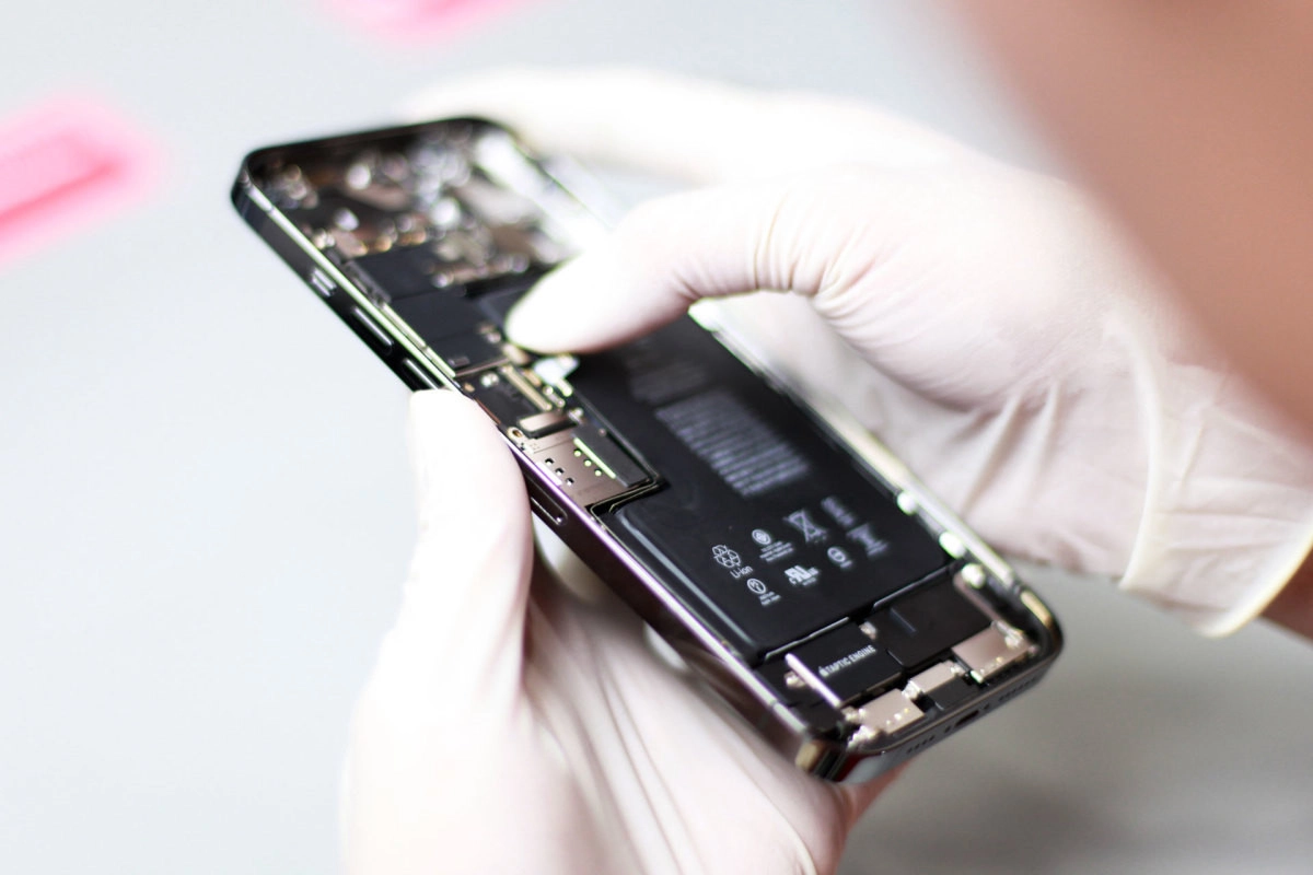 Dấu hiệu khiến bạn phải sửa, thay IC nguồn iPhone 12 Pro 