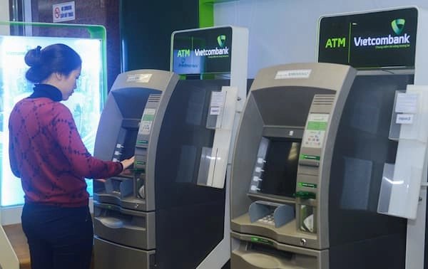 Đổi mã pin tài khoản Vietcombank tại ATM