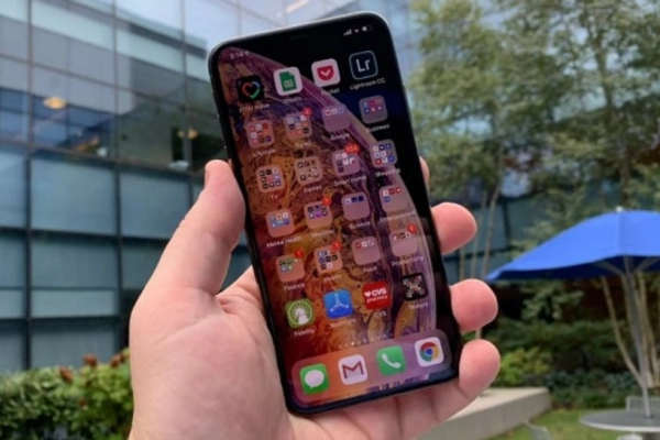 dien-thoai-iphone-xs-mat-song-khi-o-vi-tri-bi-che-khuat