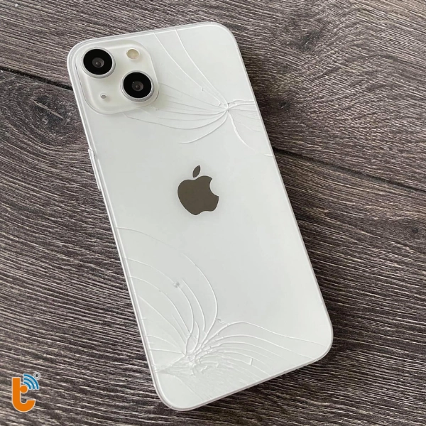 vỡ kính lưng iPhone 13