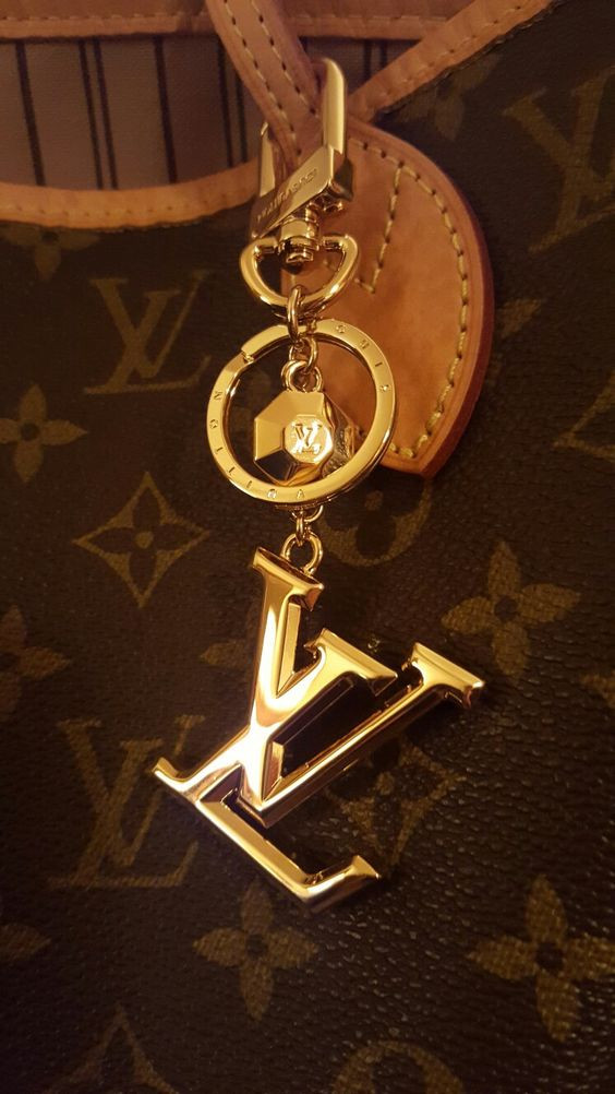 Logo LV và lịch sử hình thành biểu tượng hãng thời trang Louis Vuitton từ  1800 | DesignerVN
