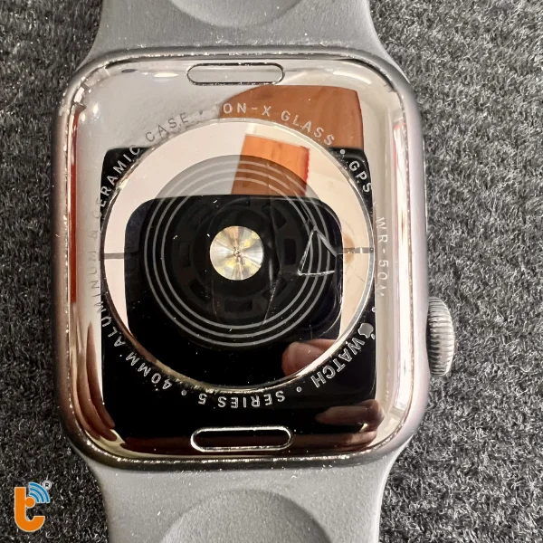 thay-de-sac-apple-watch-s8-4