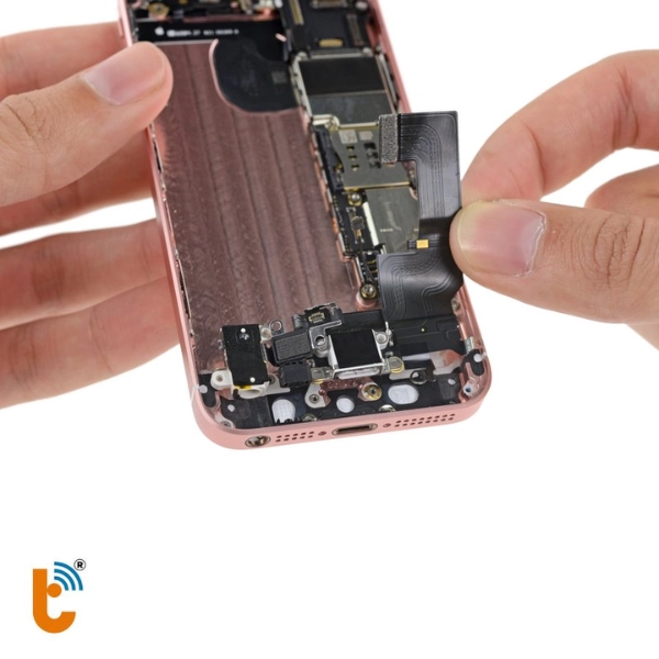 Thay chân sạc iPhone SE  3