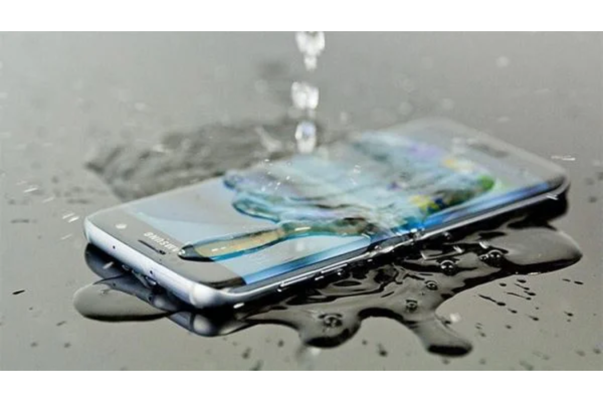 Nước vào điện thoại Samsung Galaxy J8