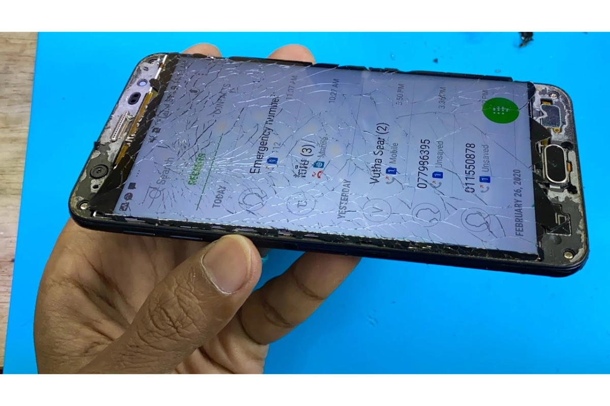 Samsung Galaxy J7 bị vỡ mặt kính