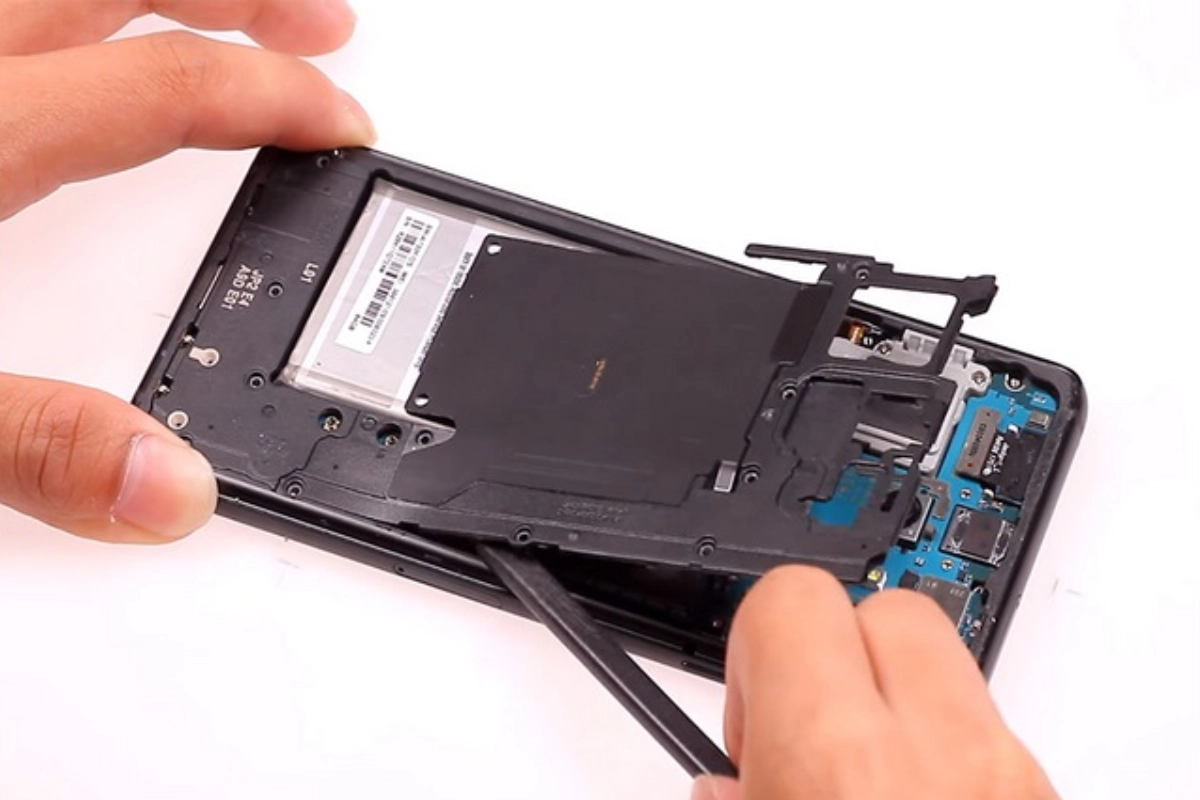 dấu hiệu và nguyên nhân cần thay pin Samsung A8