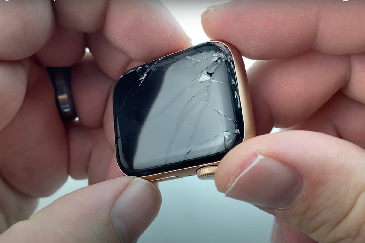  Mặt kính Apple Watch bị vỡ cần thay mới