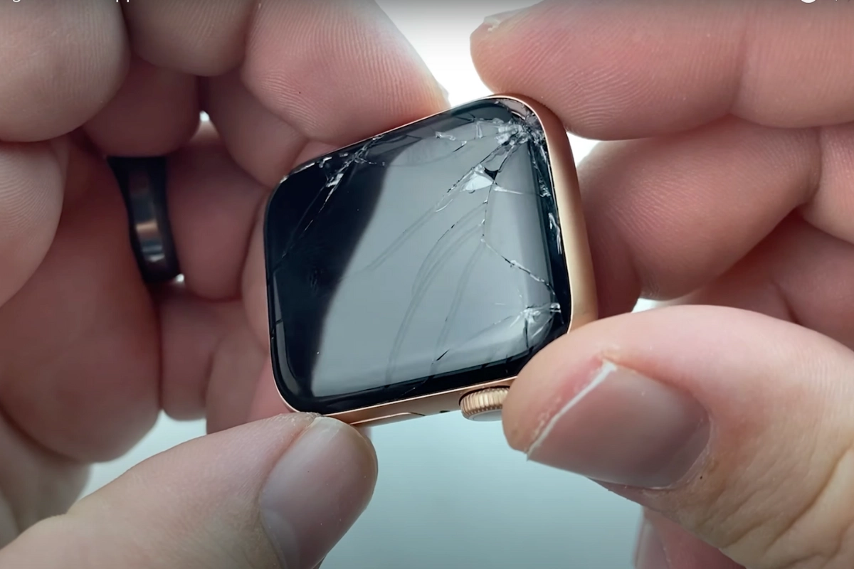  Mặt kính Apple Watch bị vỡ cần thay mới