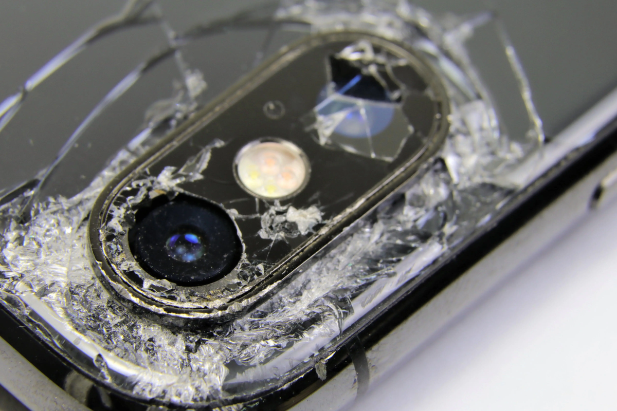 Kính camera sau iPhone Xs Max bị bể khi làm rơi