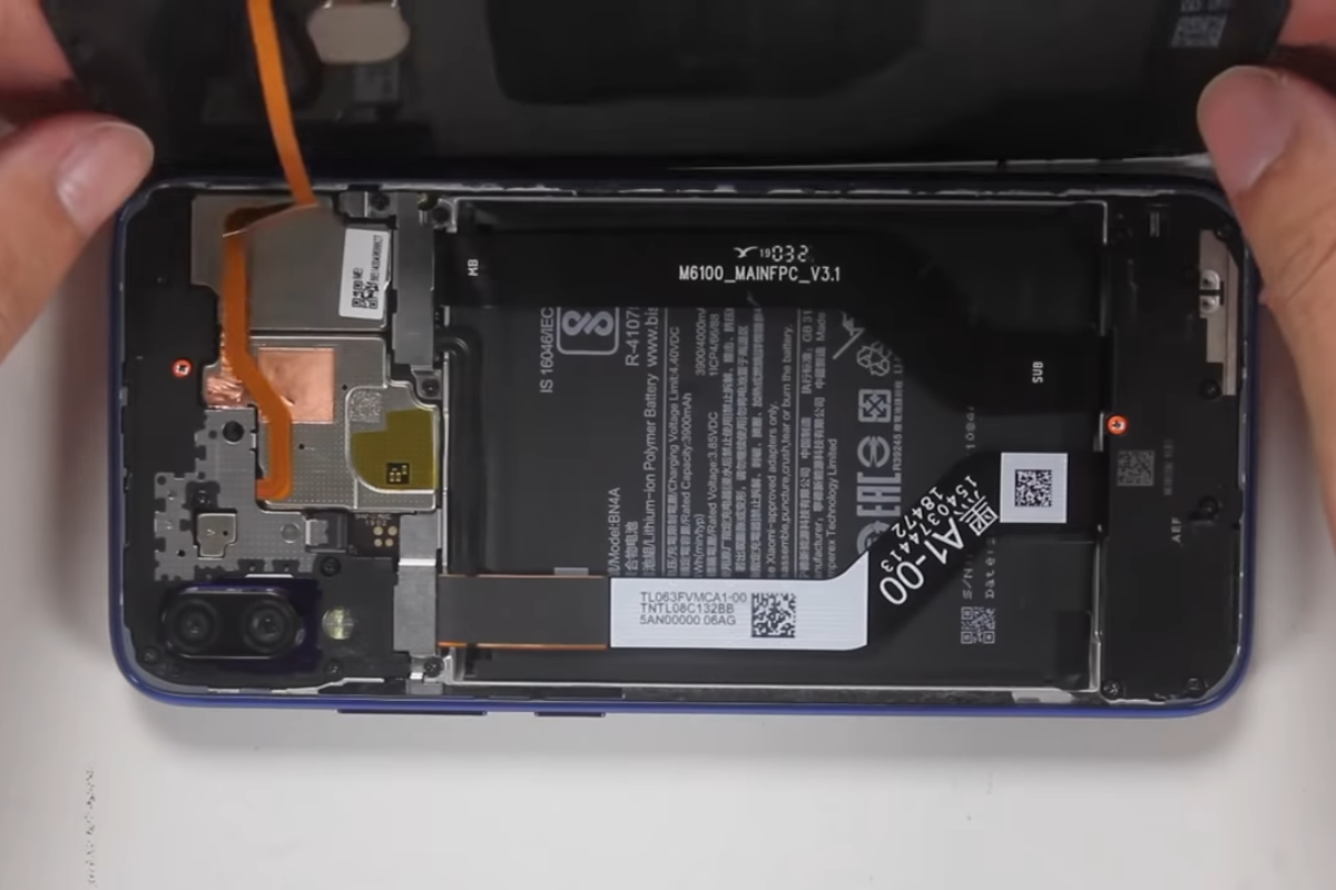 Quá trình tháo máy Redmi Note 7 để lắp đặt màn hình mới