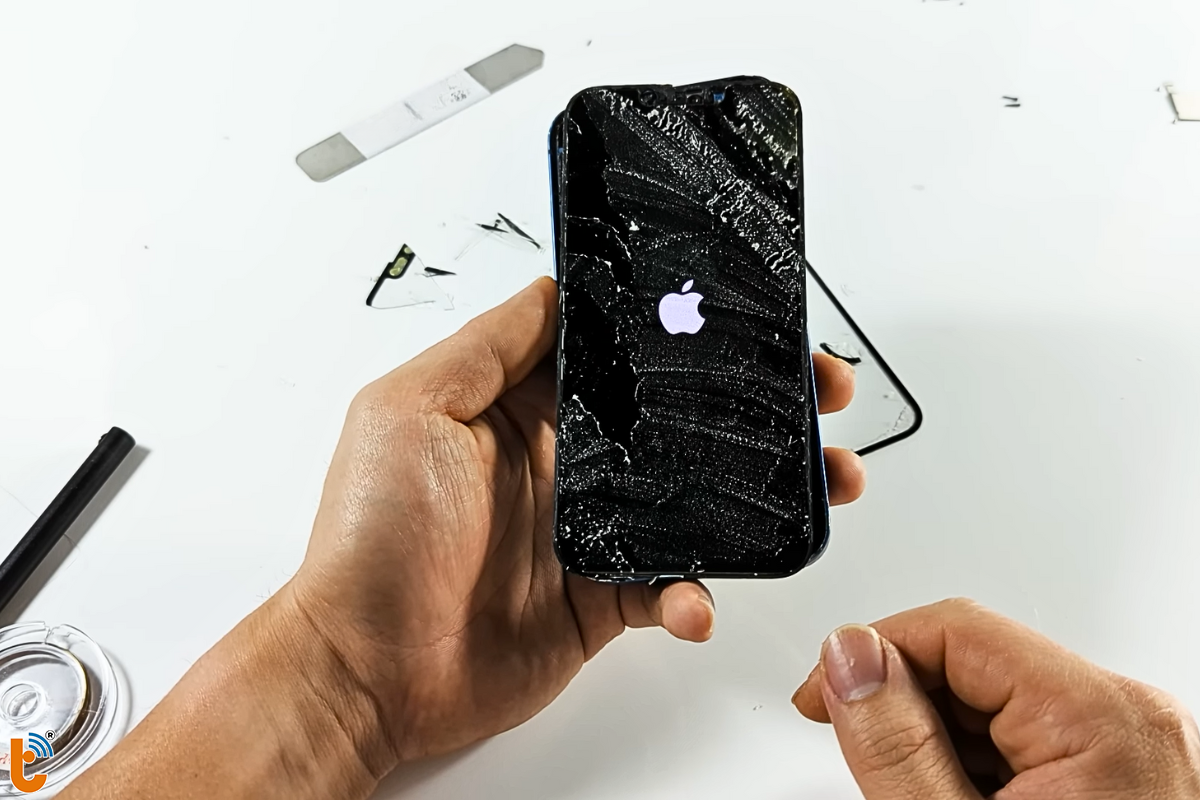 iPhone vỡ nặng sẽ làm hỏng cảm ứng iP 14Plus