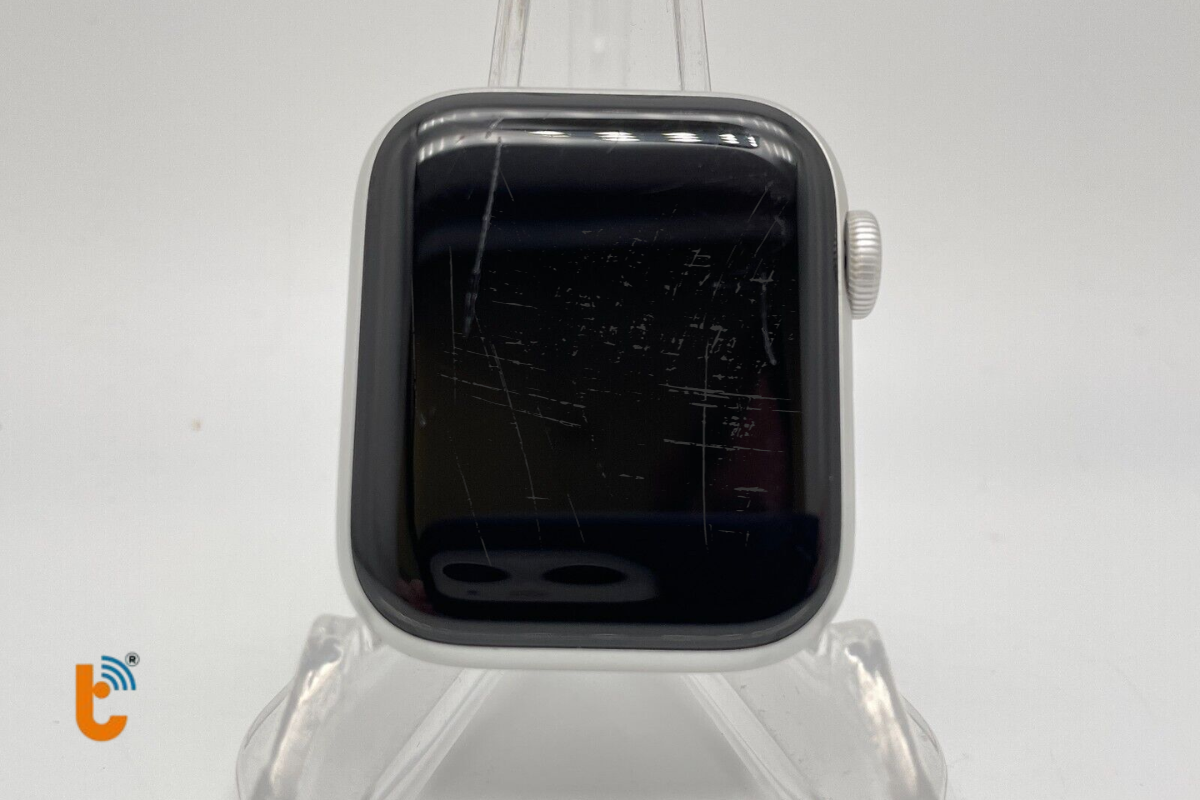 Thay kính Apple Watch Series 8 bị trầy xước