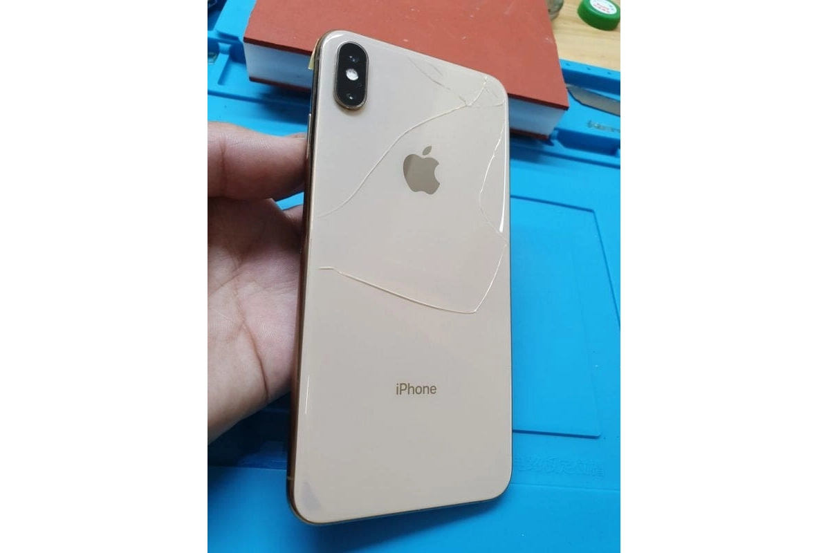 Nguyên nhân kính lưng iPhone X khi kính bị nứt, vỡ