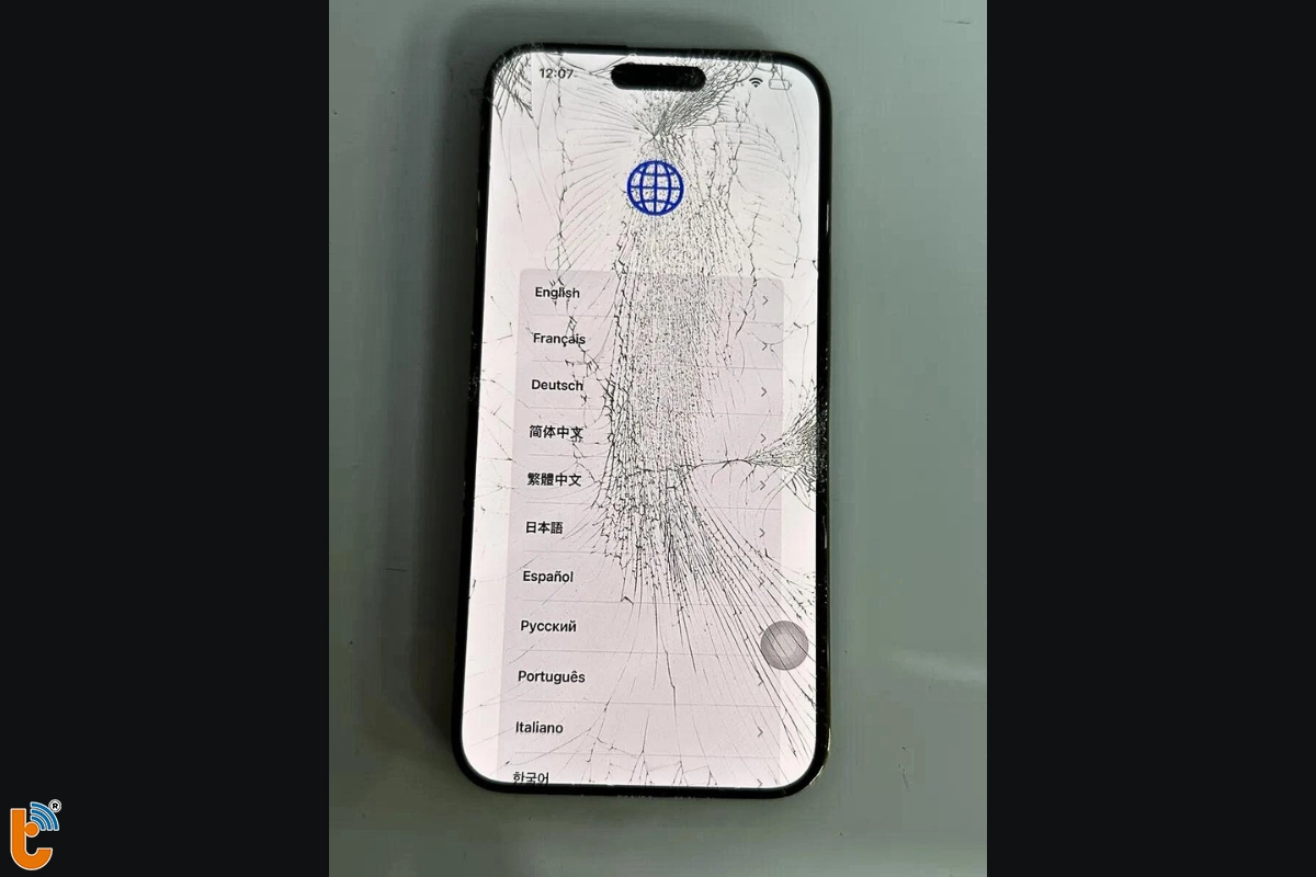 Mặt kính bị hỏng khiến iPhone 14 Pro mất đi tính thẩm mỹ