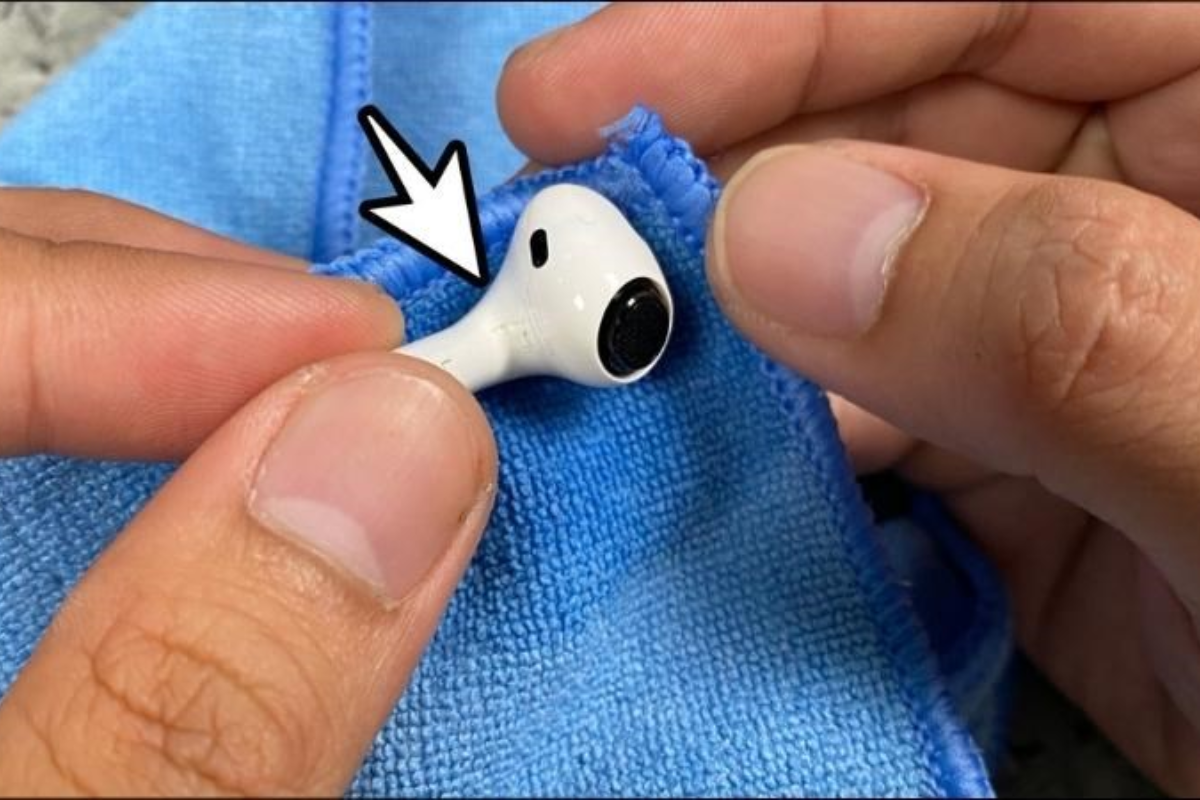 Vệ sinh tai nghe Airpods Pro