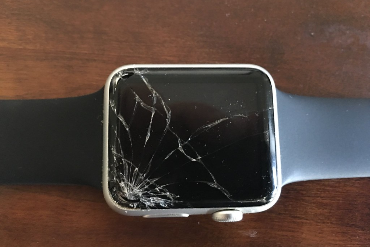 Va đập mạnh có thể khiến Apple Watch sạc không lên nguồn