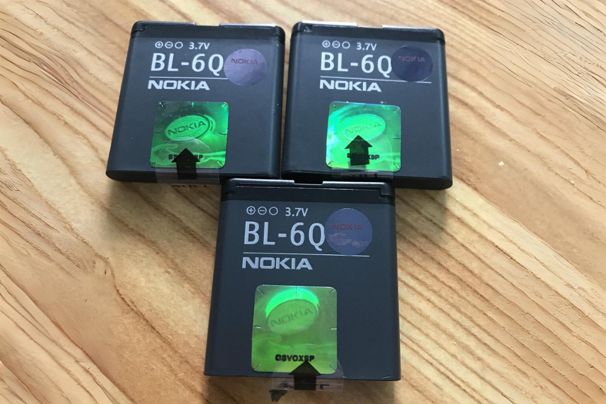 Thay pin Nokia 6700