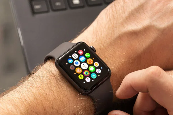 thay-vo-apple-watch-series-3-2