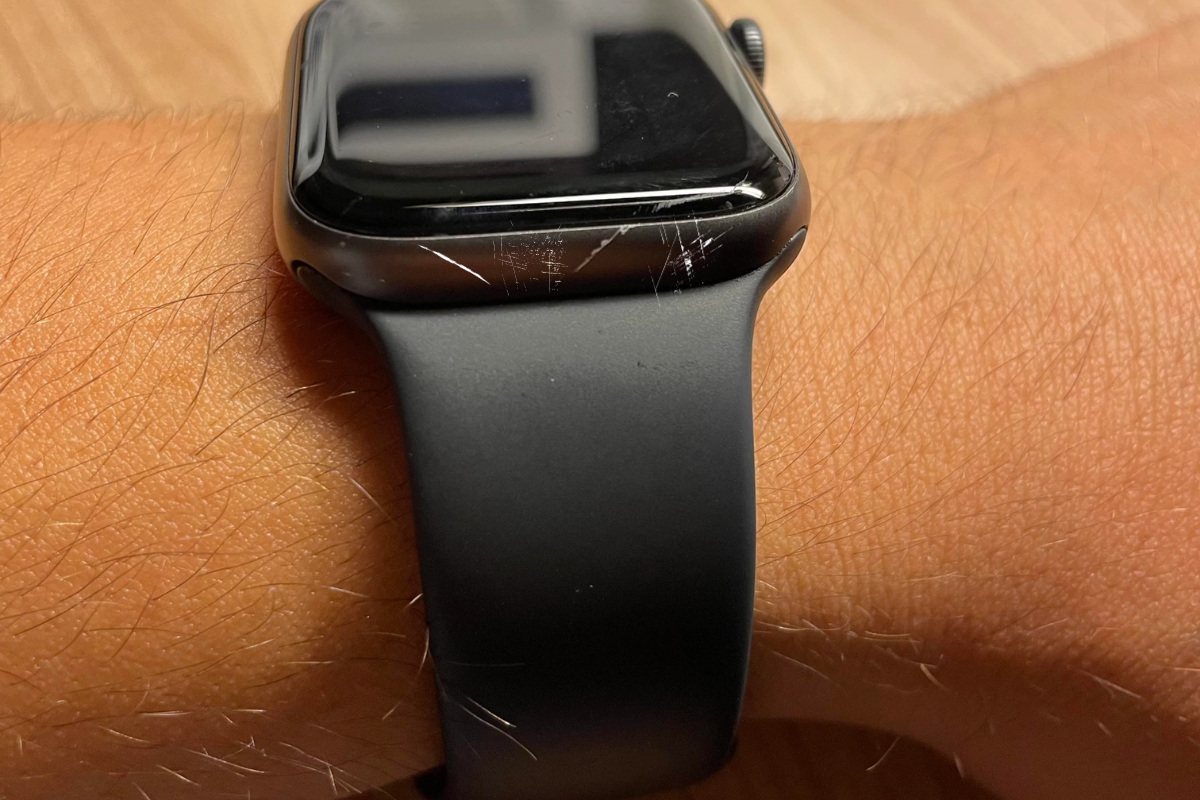 Vỏ Apple Watch Series 4 bị trầy xước
