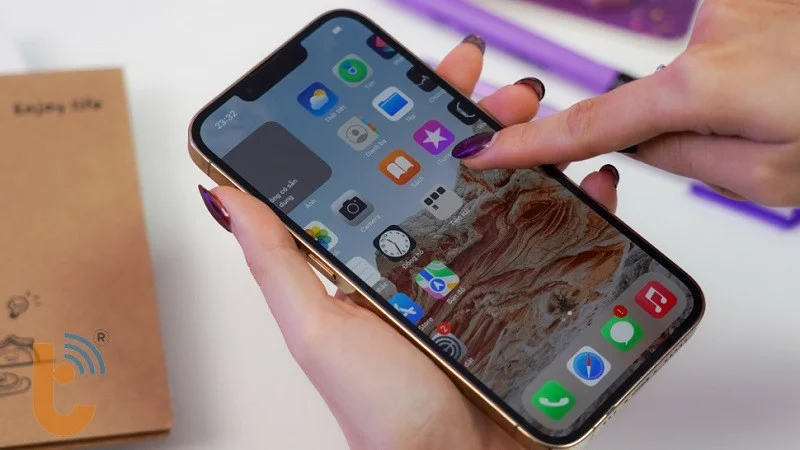 Hình 5: Màn hình iPhone XS không phản hồi cảm ứng