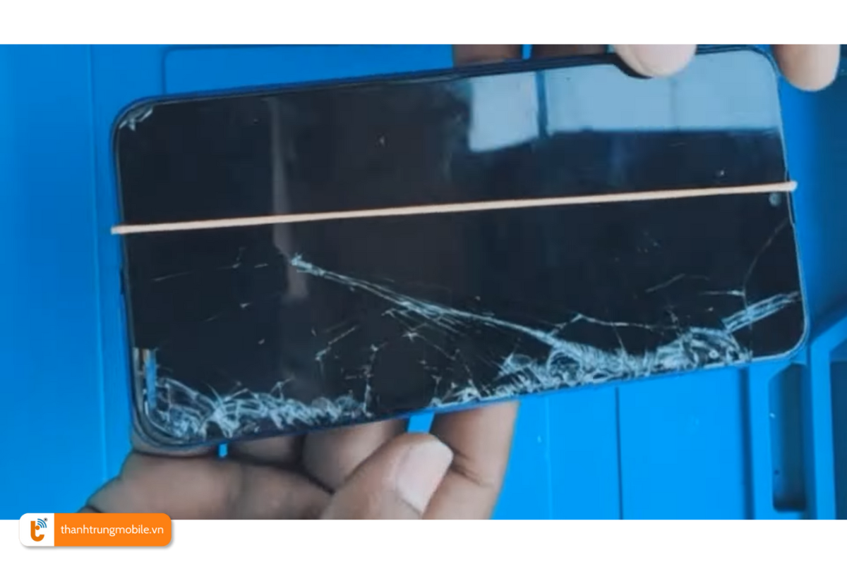 Màn hình điện thoại Oppo A7 bị lỗi, nứt vỡ nặng nề