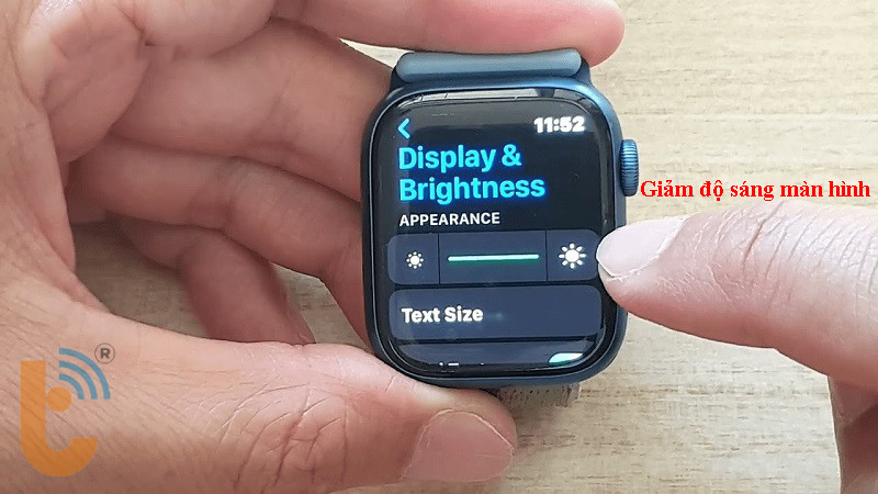 Giảm độ sáng màn hình trực tiếp trên Apple Watch