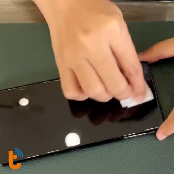 Cách dán mặt kính cường lực cho điện thoại Samsung