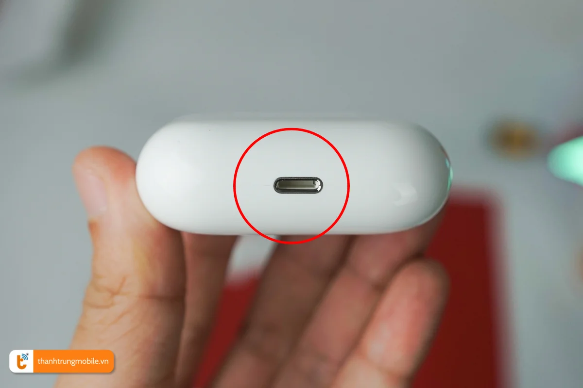 Chân sạc AirPods Pro dễ bị hư hỏng do nước, bụi bẩn xâm nhập vào